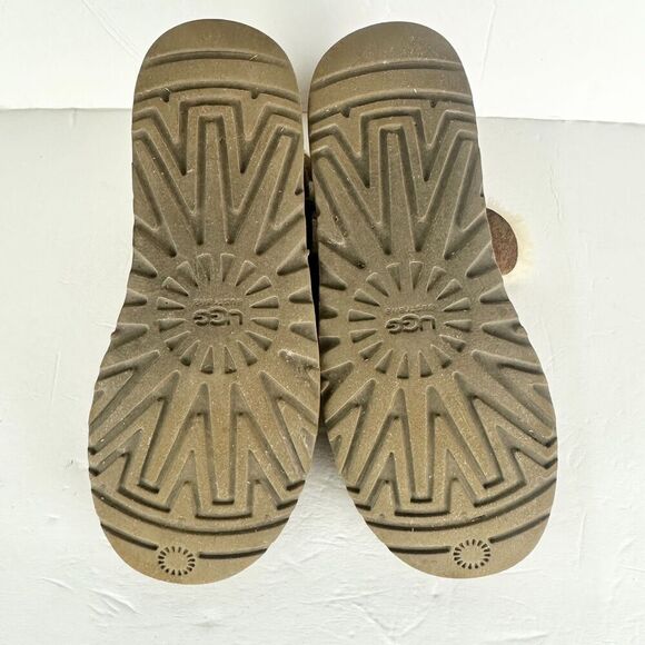Ugg Mini Bailey Button Boot Womens Size 8 Logo Spellout Brown Monogram - Picture 9 of 11